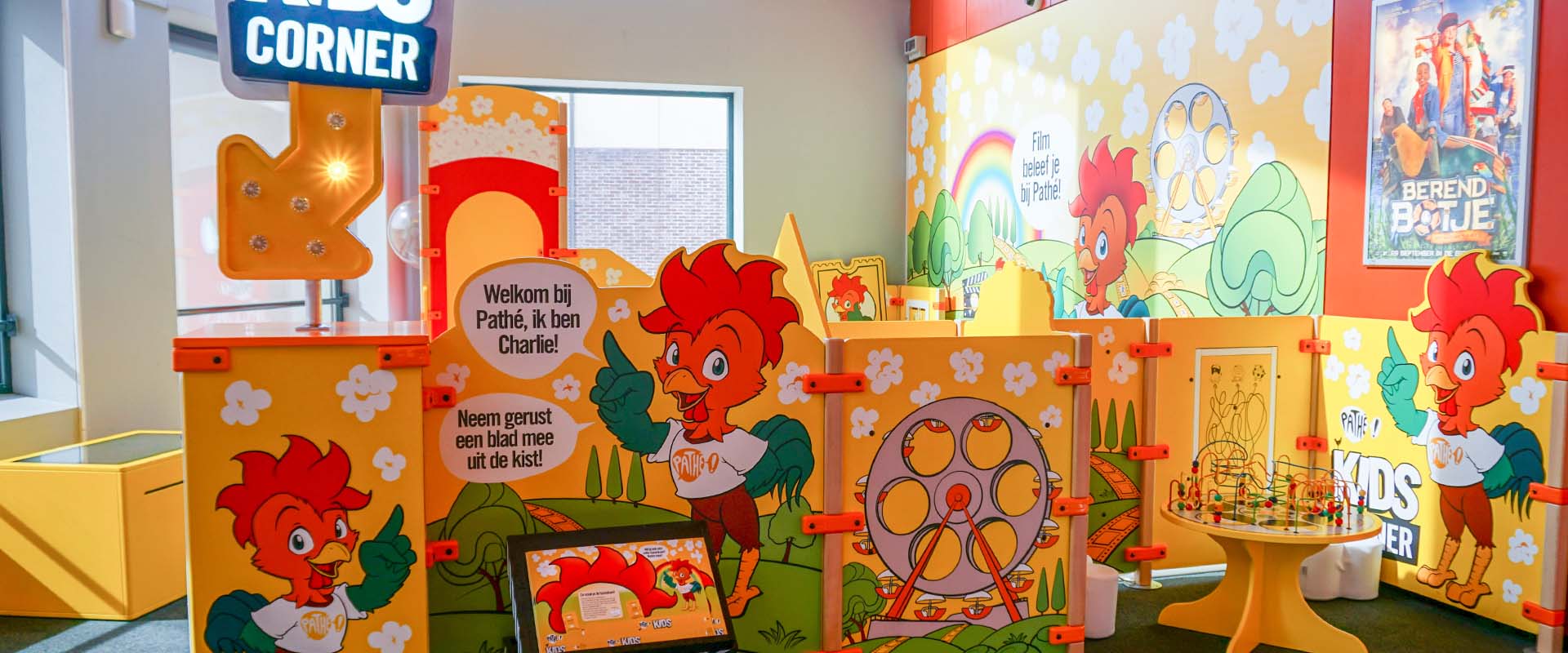 Un coin de jeu personnalisé dans l'entreprise amie des enfants, le cinéma Pathé à Helmond.